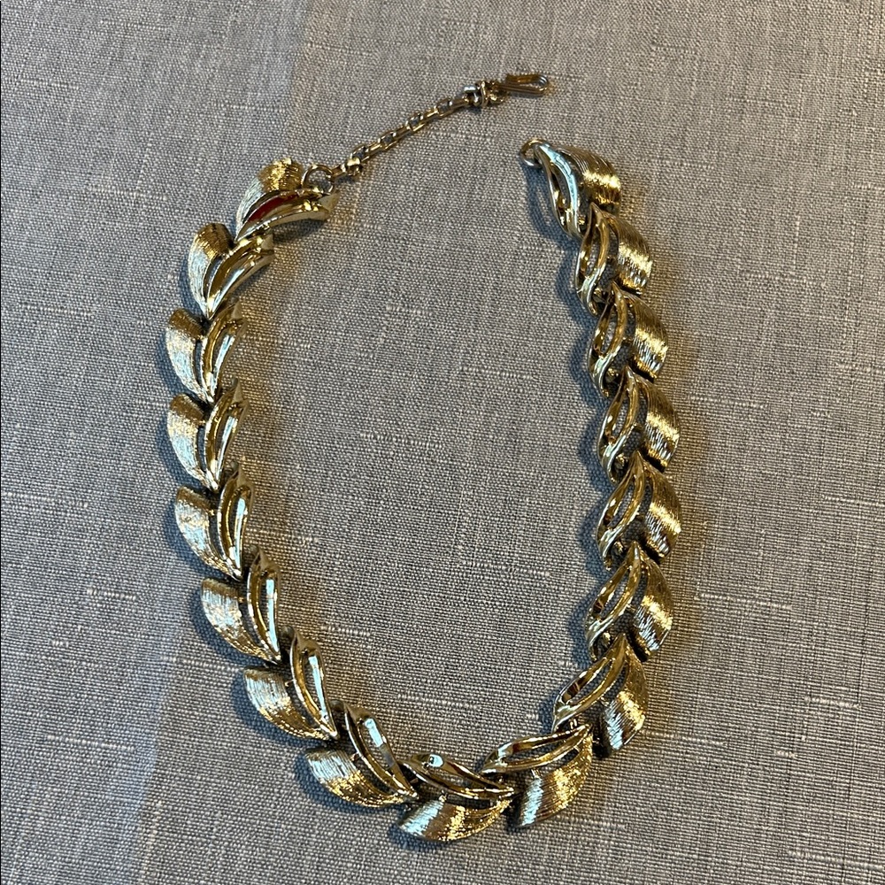 Elegant Costume Choker Gold Leaf Necklace